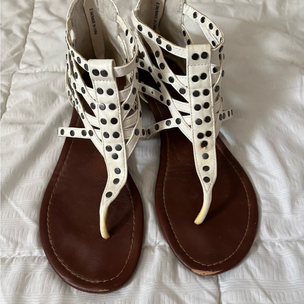 Daisy Fuentes White and Brown Studded Sandals